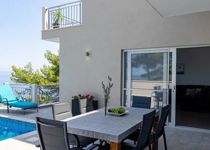 Willa Antonia By Guide