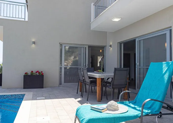 Willa Antonia By Guide