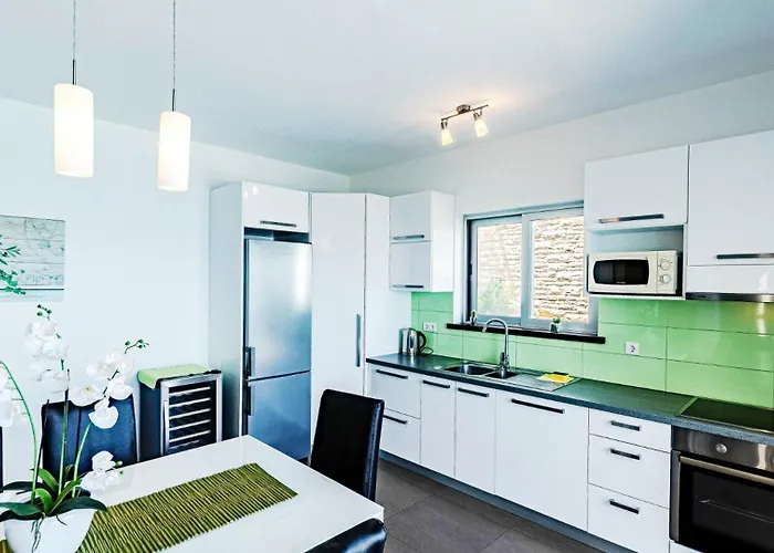 Willa Antonia By Guide