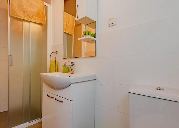 Antonia By Guide Willa