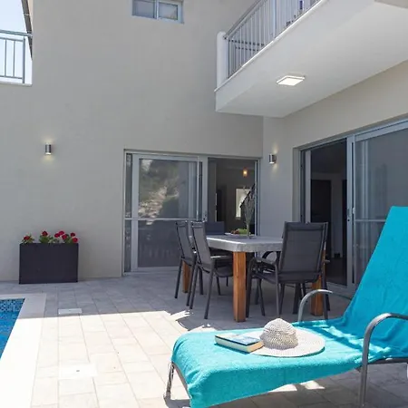 Antonia By Guide Villa