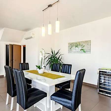 Antonia By Guide Villa